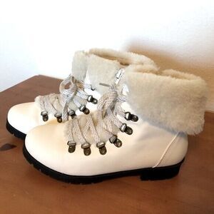 Comfortview Women's Size 8 Arctic White Faux Leather and Faux Fur Lace Boots‎